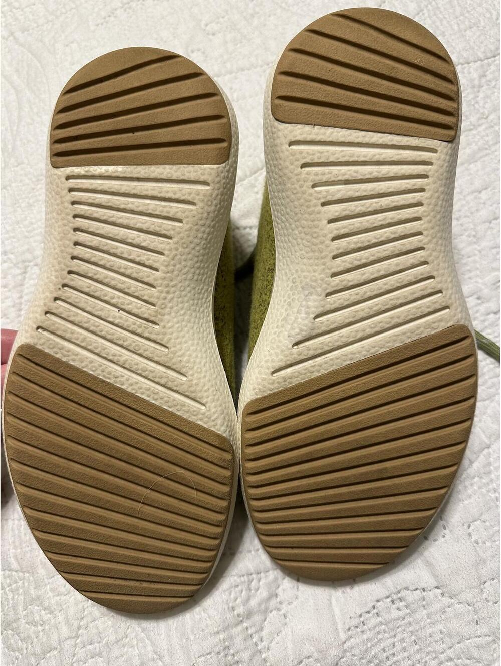 EUC Allbirds Women's Wool Runner-Up Mizzles - Hazy Lime - Size 8 Women's - Picture 6 of 6